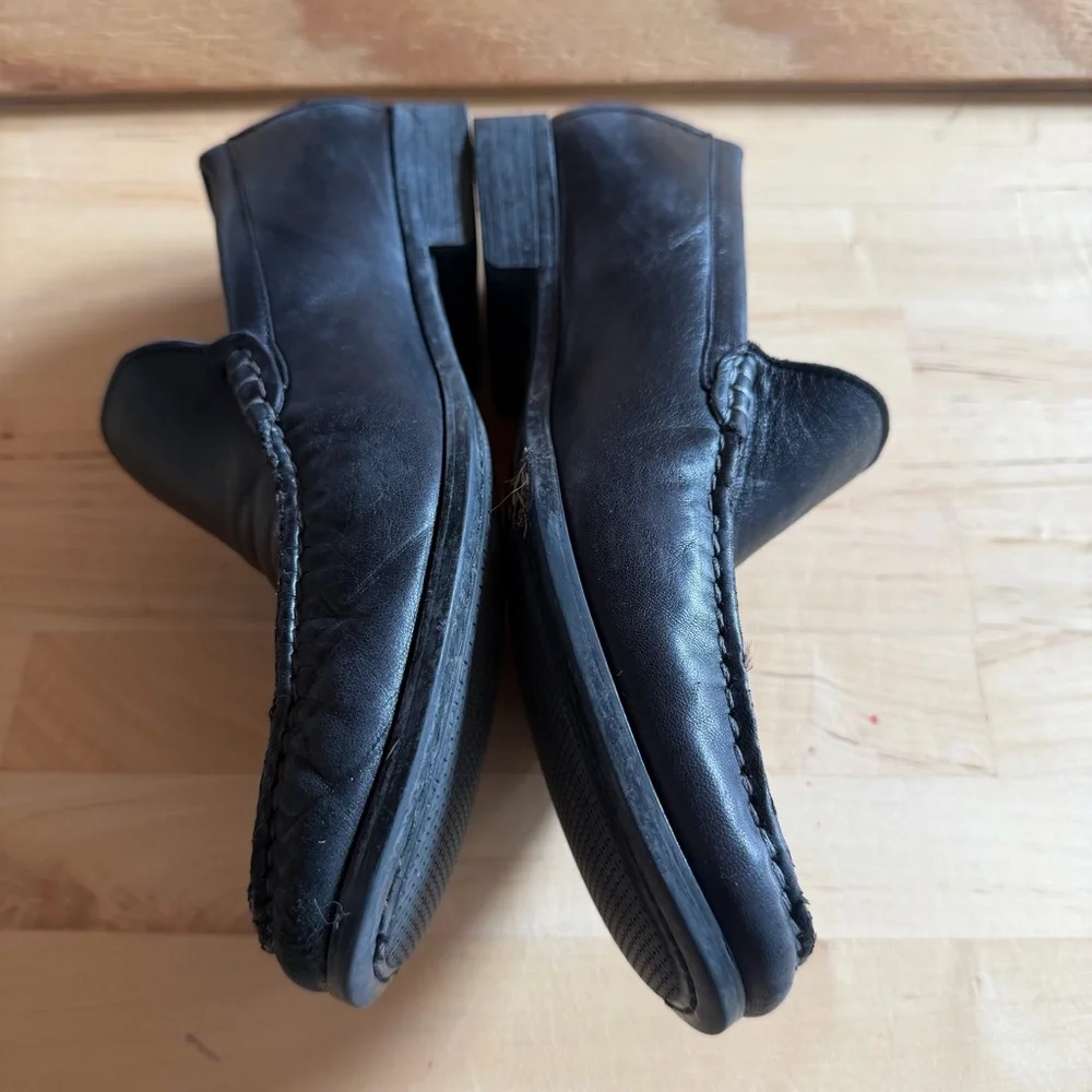 Johnston & Murphy 9 Black sheepskin Venetian Leather Loafers dress shoes supple